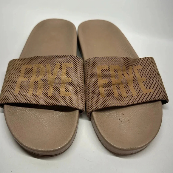 Frye Medallion Slides Slip On Sandals Flip Flops Shoes Logo Spellout Tan 8.5 - Picture 2 of 8